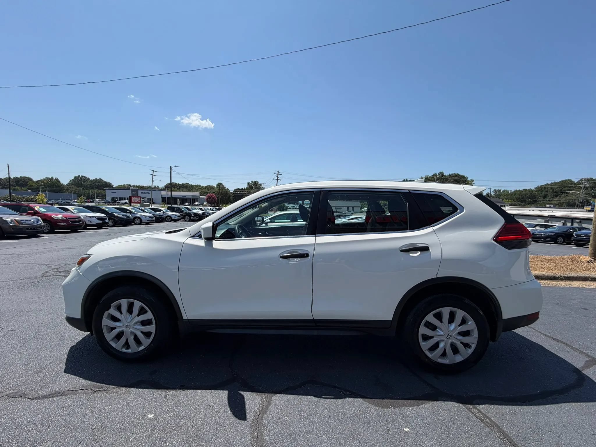 Used 2017 Nissan Rogue S AWD/4WD image 4