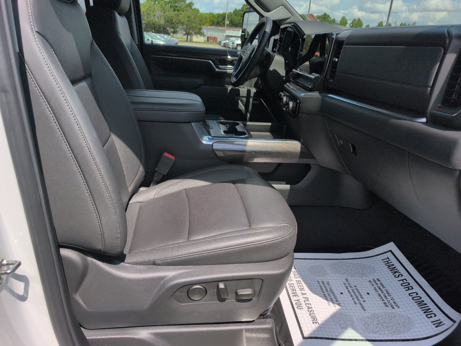 Used 2025 Chevrolet Silverado 2500 LTZ w/ LTZ Convenience Package AWD/4WD image 12