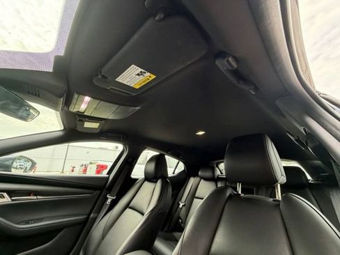 Used 2019 MAZDA MAZDA3 Hatchback w/ Preferred Package FWD image 19