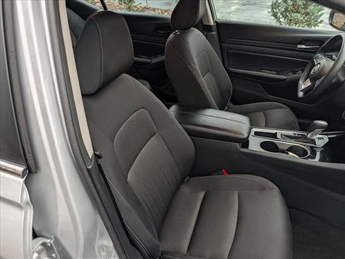 Used 2024 Nissan Altima 2.5 SV image 12