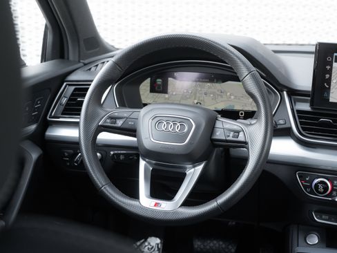 Certified 2025 Audi Q5 Prestige image 9