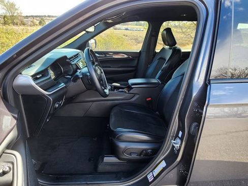 Used 2021 Jeep Grand Cherokee L Laredo AWD/4WD image 3