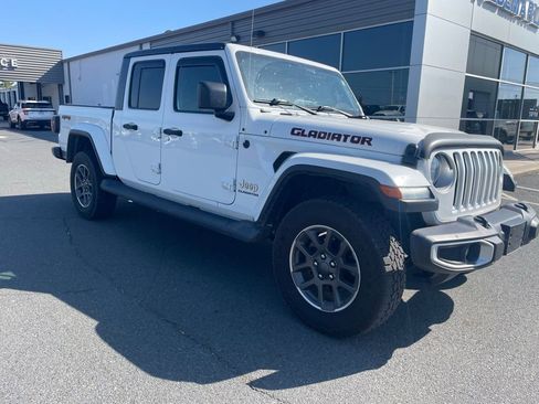 Used 2020 Jeep Gladiator Overland w/ Trailer Tow Package AWD/4WD image 2