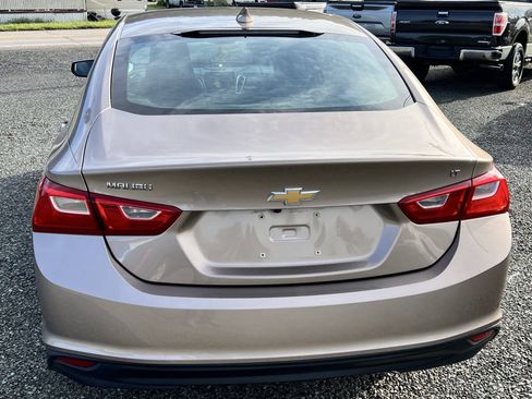 Used 2018 Chevrolet Malibu LT w/ Leather Package FWD image 5