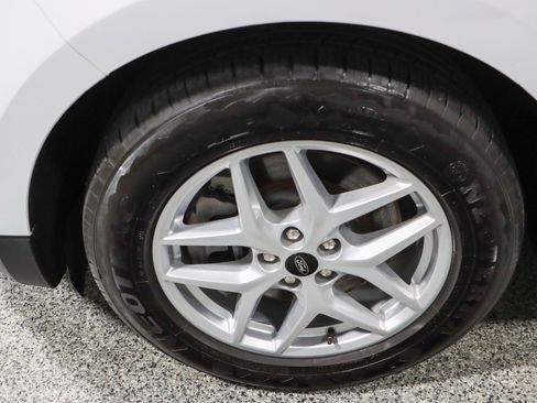 Used 2024 Ford Edge SEL image 11