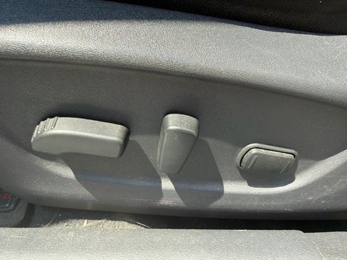 Used 2018 Nissan Rogue SV w/ Premium Package AWD/4WD image 19