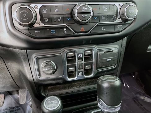 Used 2021 Jeep Wrangler Unlimited Sahara w/ Dual Top Group AWD/4WD image 22