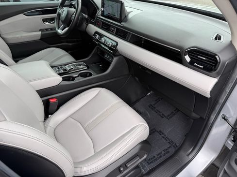 Certified 2025 Honda Pilot Touring image 33