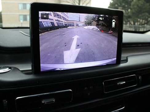 Used 2023 Lincoln Aviator AWD image 32