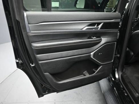 Used 2023 Jeep Wagoneer Series II AWD/4WD image 24