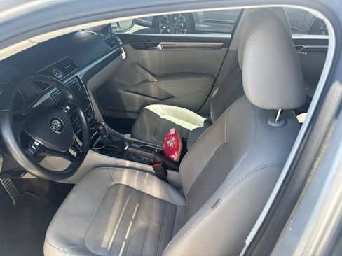 Used 2017 Volkswagen Passat 1.8T SEL Premium FWD image 4