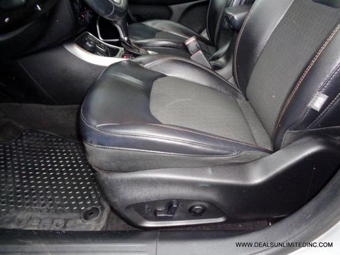 Used 2018 Jeep Compass Latitude w/ Popular Equipment Group image 9