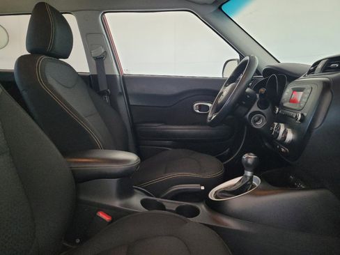 Used 2014 Kia Soul + FWD image 21