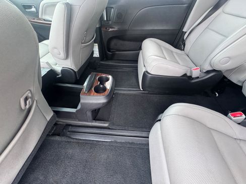 Used 2015 Toyota Sienna Limited FWD image 13