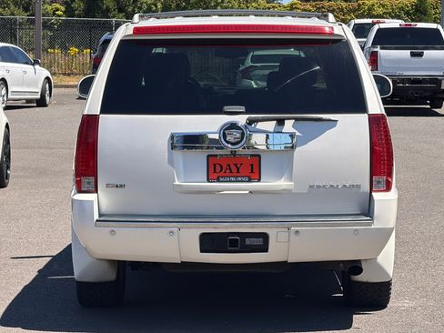 Used 2011 Cadillac Escalade ESV Premium AWD/4WD image 6