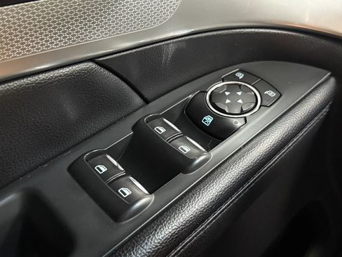 Used 2017 Ford Explorer XLT w/ Equipment Group 202A AWD/4WD image 30