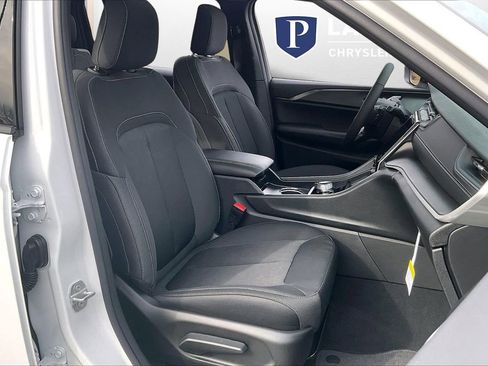 New 2025 Jeep Grand Cherokee L Laredo w/ Luxury Tech Group I image 23