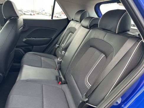 Used 2023 Hyundai Venue Limited FWD image 16