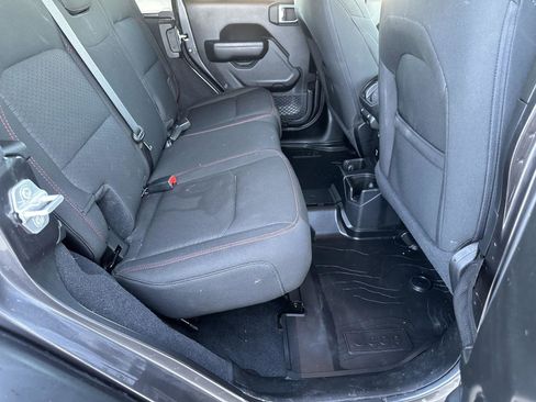 Used 2023 Jeep Wrangler Unlimited Rubicon w/ Cold Weather Group image 31