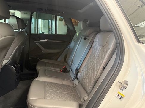 Used 2018 Audi SQ5 Prestige w/ Prestige Package image 6