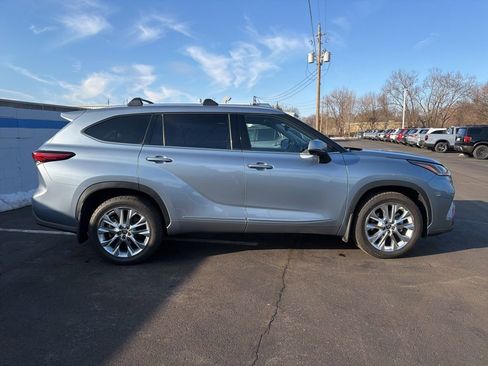 Used 2022 Toyota Highlander Limited image 6