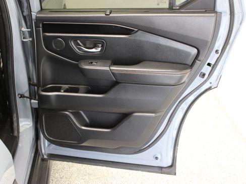 Used 2025 Honda Pilot TrailSport image 37