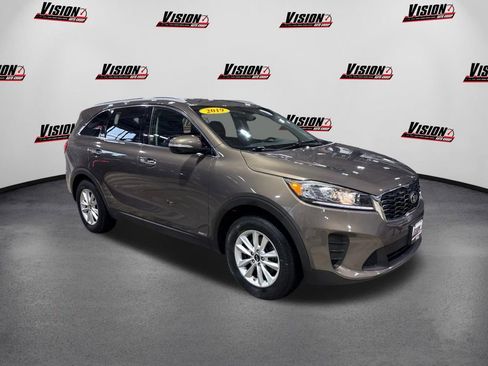 Used 2019 Kia Sorento LX w/ LX Convenience Package image 3