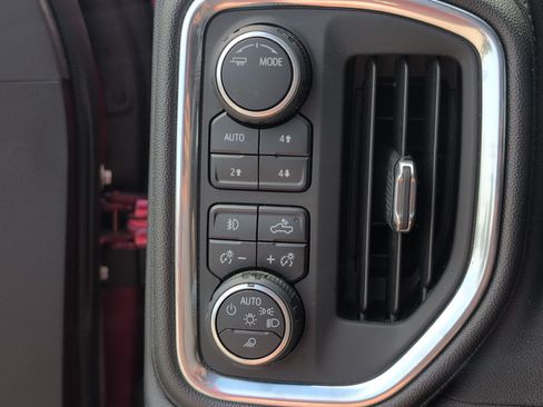Used 2022 Chevrolet Silverado 1500 LTZ w/ LTZ Premium Package AWD/4WD image 28