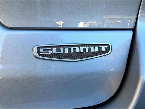 New 2025 Jeep Grand Cherokee Summit image 12