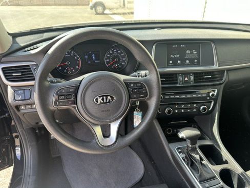 Used 2018 Kia Optima LX w/ 17" Alloy Wheels Package FWD image 6