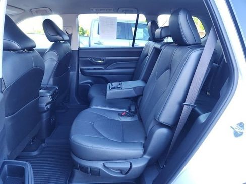 Used 2024 Toyota Grand Highlander AWD image 17