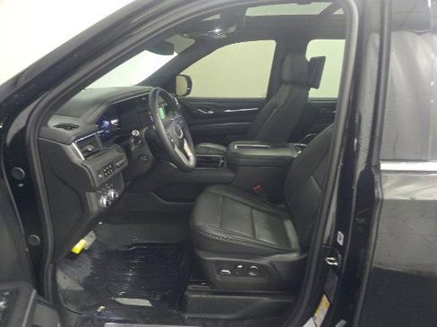 Used 2024 GMC Yukon XL Denali image 9