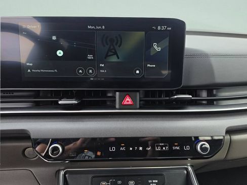 Used 2025 Kia Carnival EX FWD image 33
