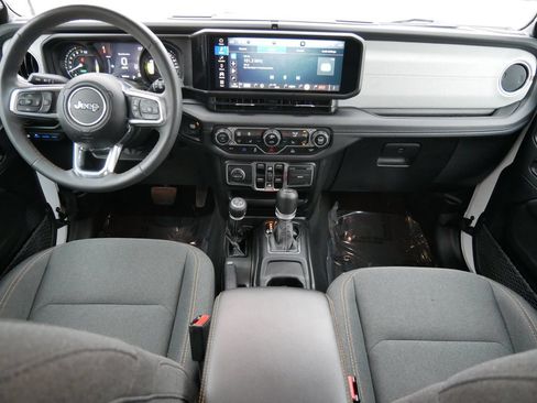 Used 2024 Jeep Wrangler Unlimited Sahara AWD/4WD image 12