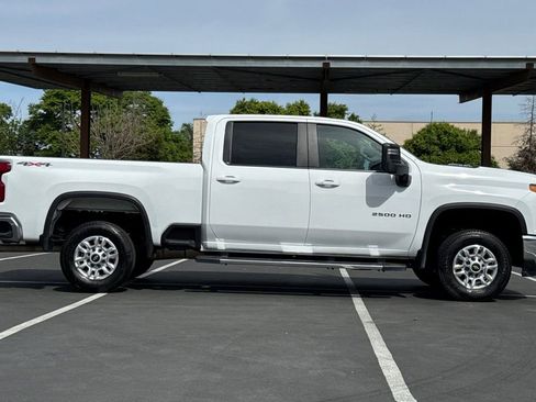 Used 2025 Chevrolet Silverado 2500 LT w/ Convenience Package AWD/4WD image 10