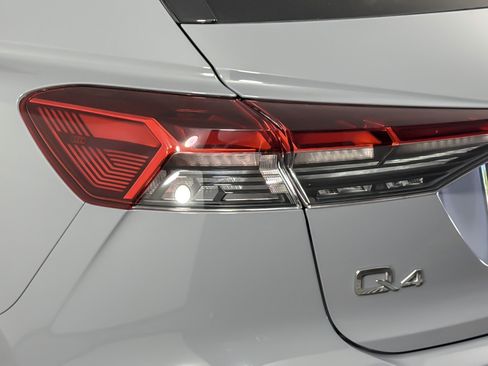 Used 2025 Audi Q4 e-tron Premium RWD image 27
