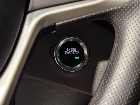 Used 2023 GMC Terrain SLE image 32