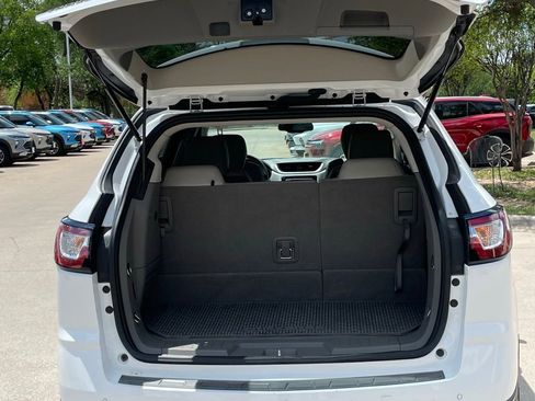 Used 2017 Chevrolet Traverse LT FWD image 24