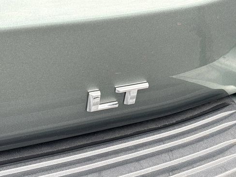 Used 2024 Chevrolet Suburban LT RWD image 25