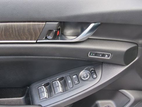Used 2021 Honda Accord Touring image 10
