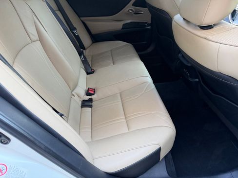 Used 2019 Lexus ES 350 Ultra Luxury w/ Accessory Package 2 FWD image 22