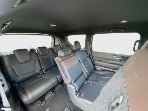 Used 2025 Nissan Armada SL AWD/4WD image 18