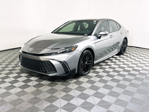 Used 2025 Toyota Camry SE w/ Convenience Package FWD image 7