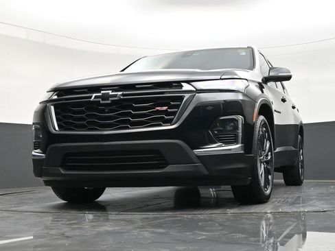 Used 2023 Chevrolet Traverse RS FWD image 28