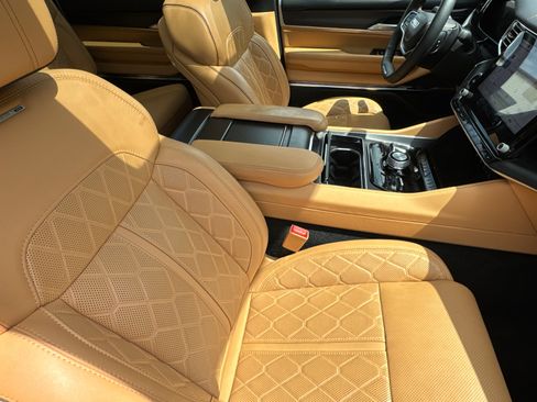 Certified 2025 Jeep Grand Wagoneer Series III w/ Quick Order Packagew 28T AWD/4WD image 15