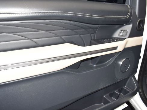 Used 2022 Ford Expedition Max Platinum image 11