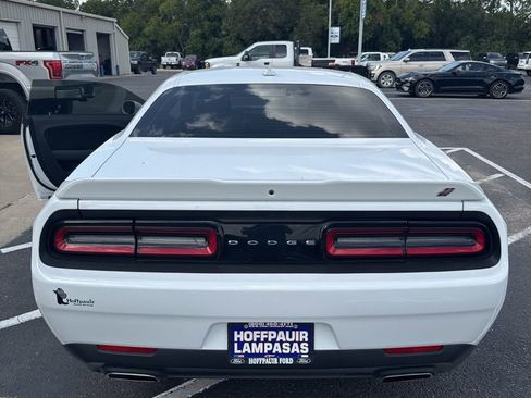 Used 2023 Dodge Challenger SXT image 2