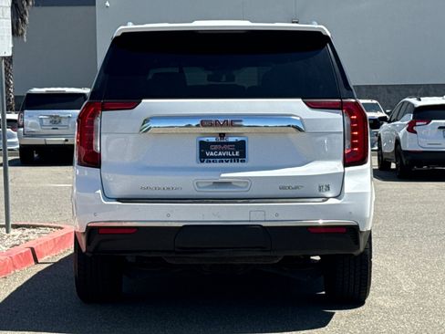 Used 2023 GMC Yukon XL SLT AWD/4WD image 6