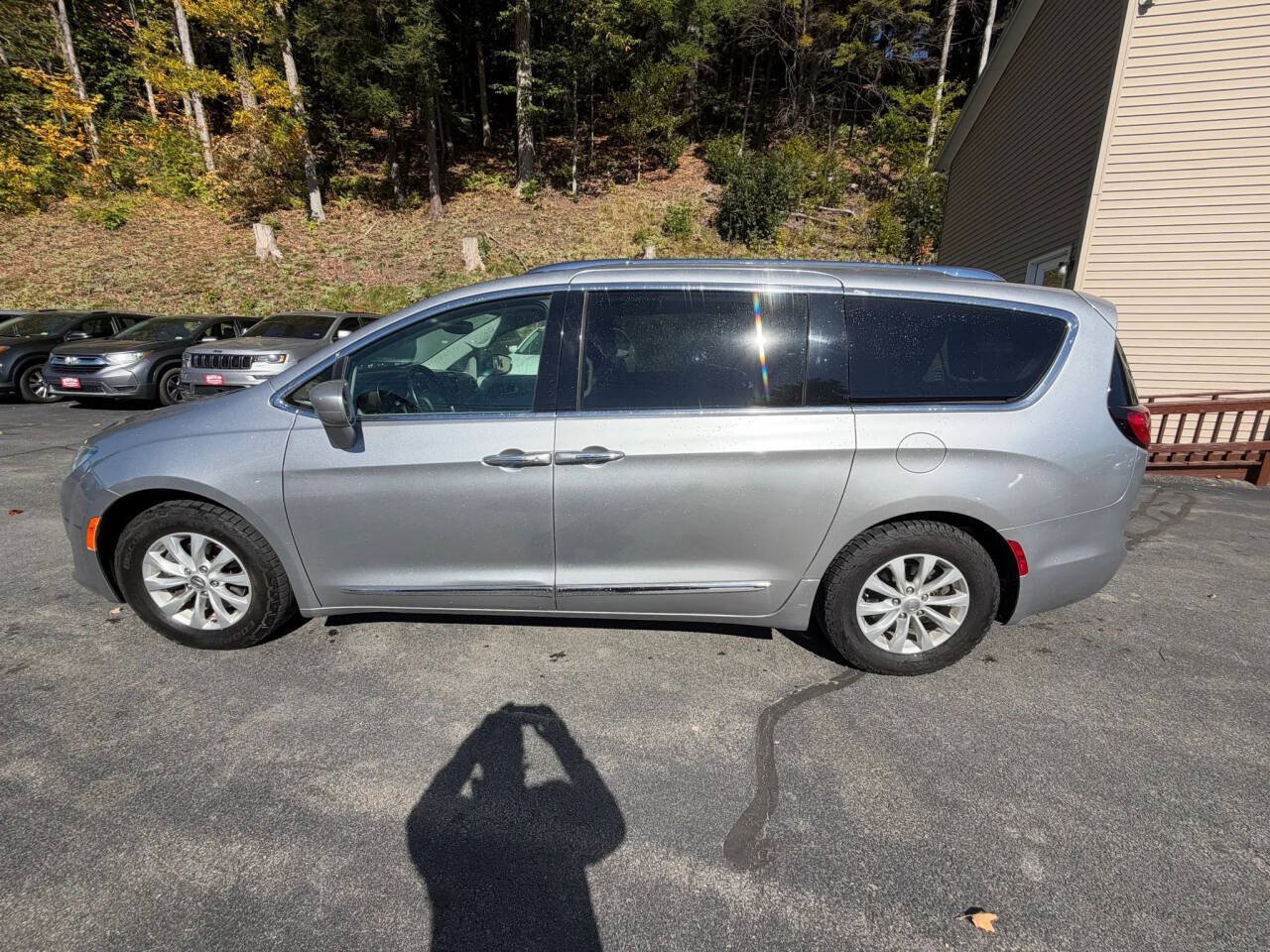 Used 2019 Chrysler Pacifica Touring-L FWD image 5
