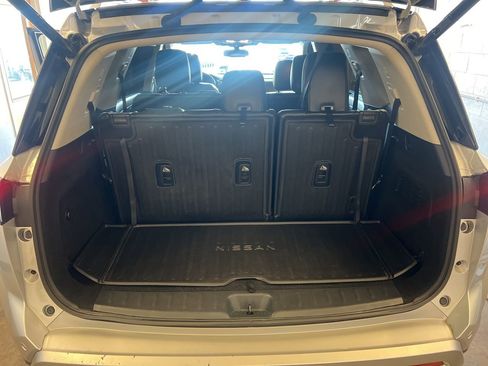 Used 2022 Nissan Pathfinder SL w/ Lighting Package (N92) FWD image 15